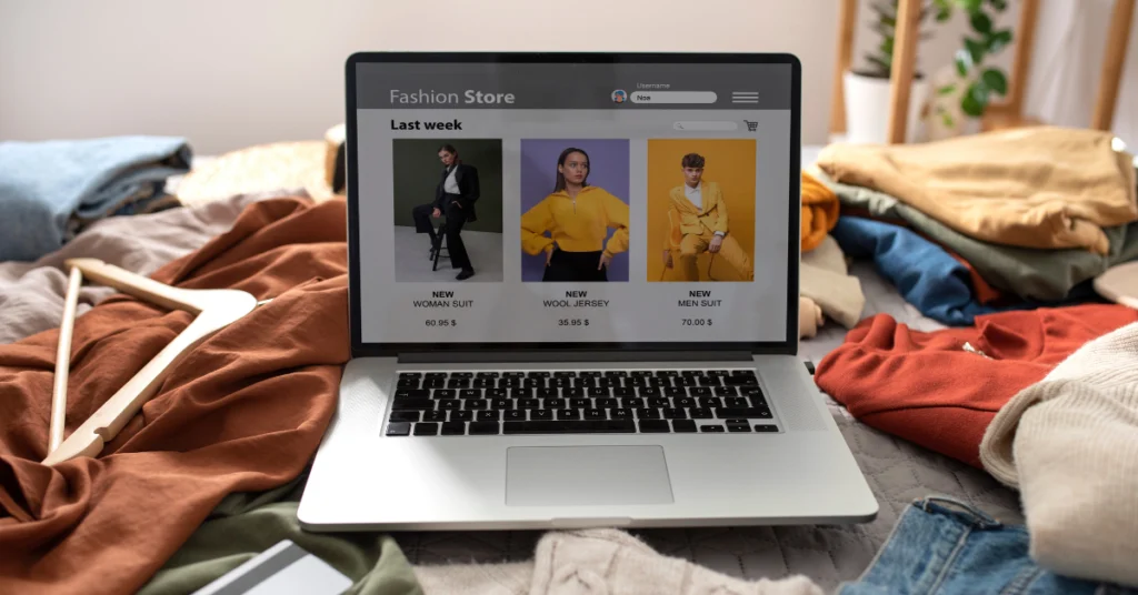 Agente IA de ChateCommerce asesorando talles y colores a una clienta de moda por WhatsApp en su tienda online