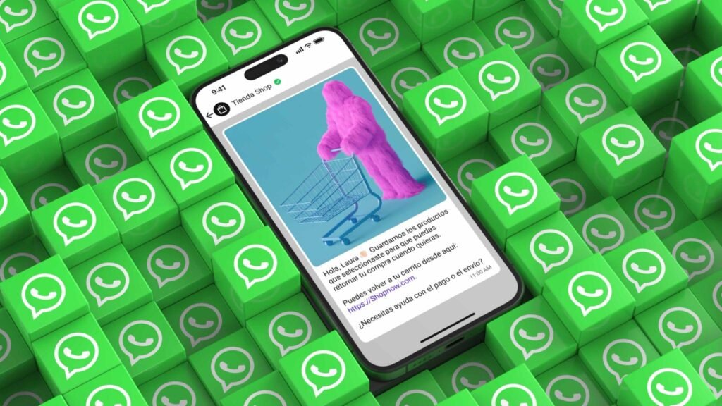 Pantalla de smartphone con mensaje automático de WhatsApp para recuperar un carrito abandonado de eCommerce
